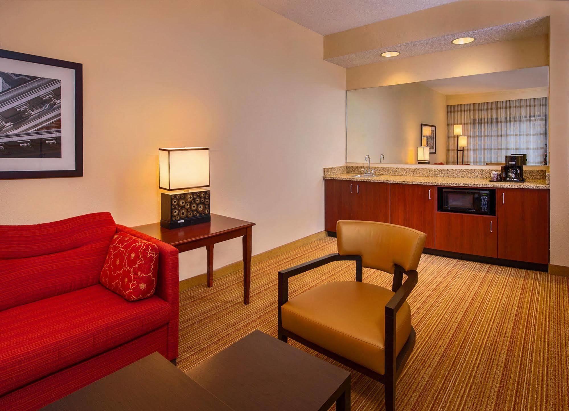 Courtyard By Marriott Dulles Town Center Hotel Sterling Room photo