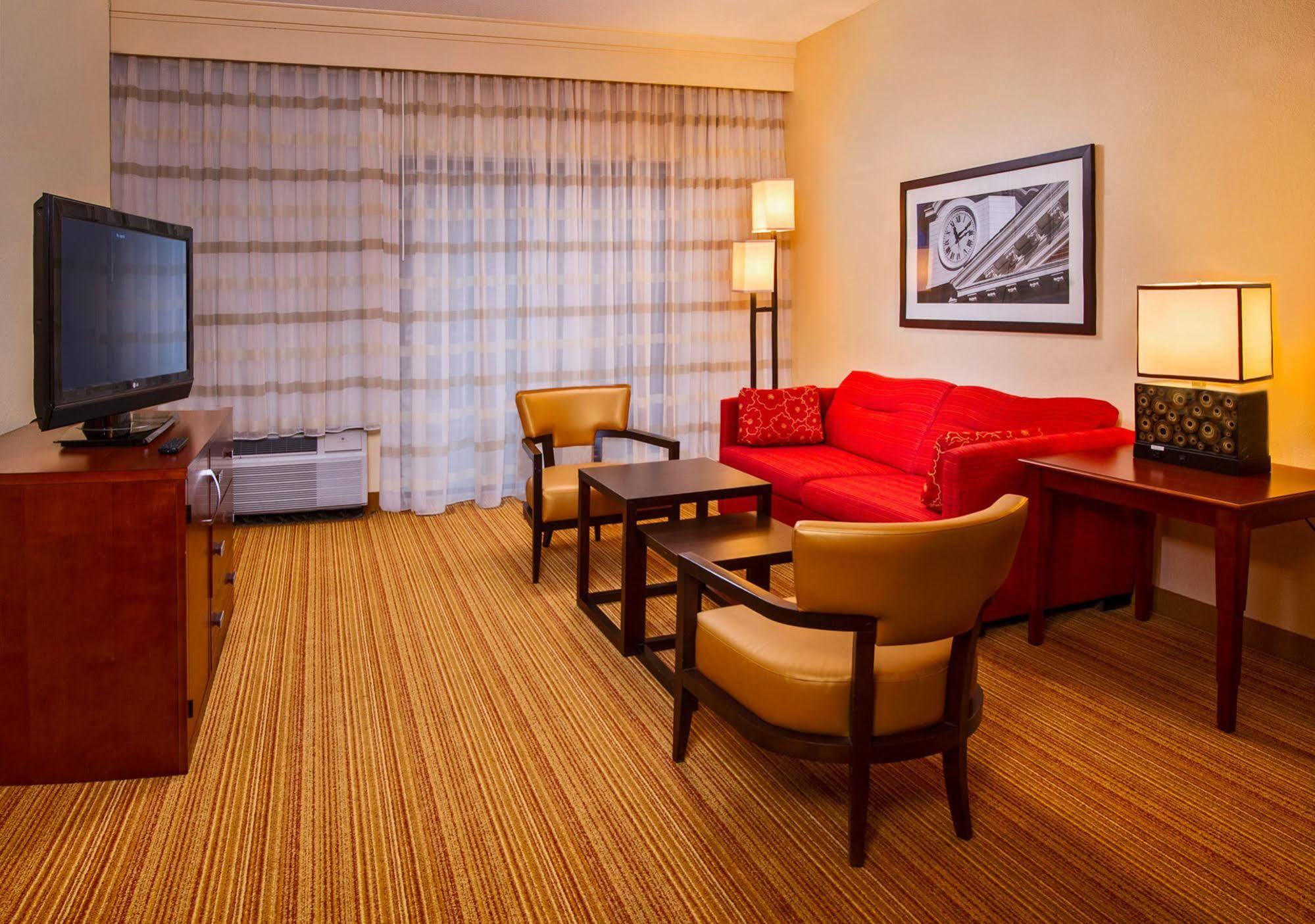 Courtyard By Marriott Dulles Town Center Hotel Sterling Room photo