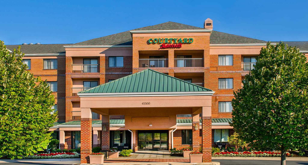 Courtyard By Marriott Dulles Town Center Hotel Sterling Exterior photo